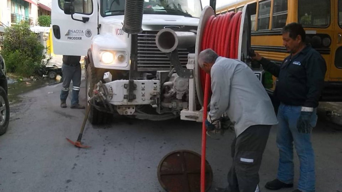 Comapa trabaja con equipo vactor