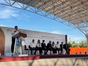 La UAT y gobierno de Nuevo Laredo entregan obras a universitarios
