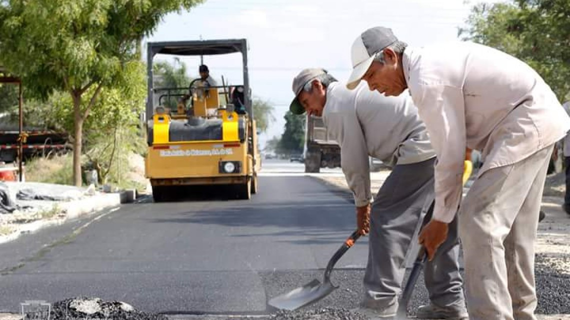 Supervisan obra de pavimentación