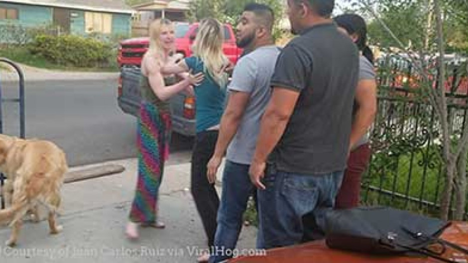 Detienen a hermanas por gritos racistas