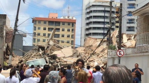 Un muerto y varios heridos por derrumbe de edificio en Brasil