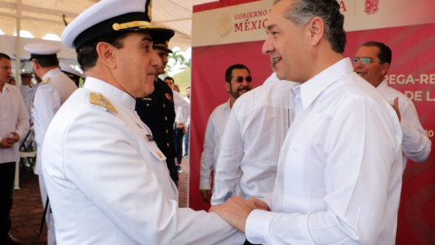 Asiste alcalde a toma de protesta del Vicealmirante Flavio del Ángel García