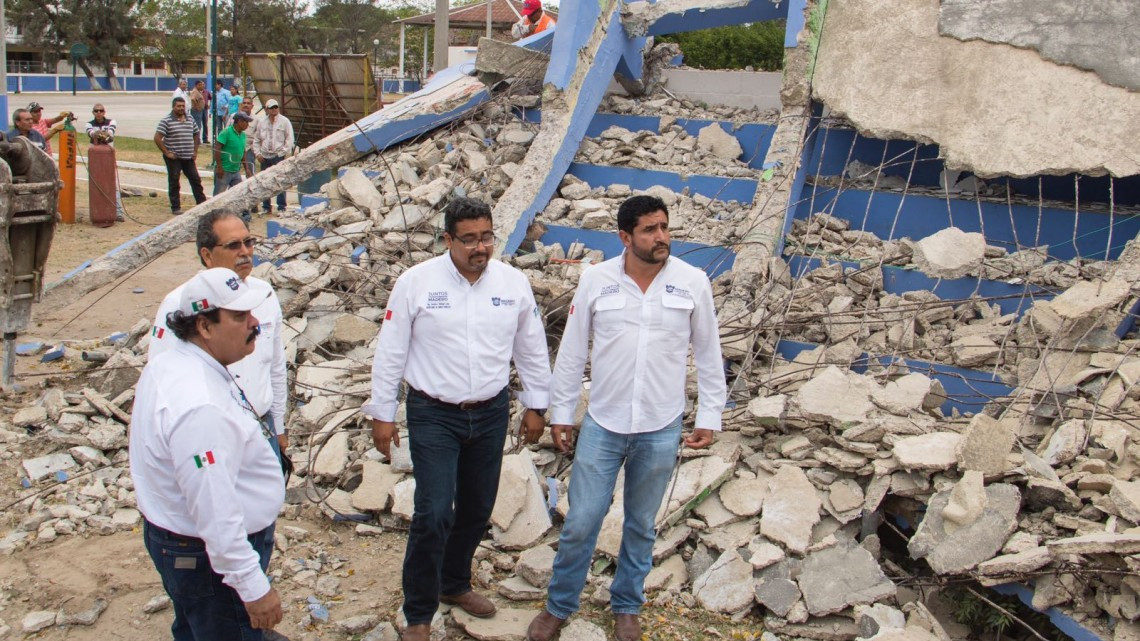 Municipio atiende colapso de gradas en instalaciones deportivas