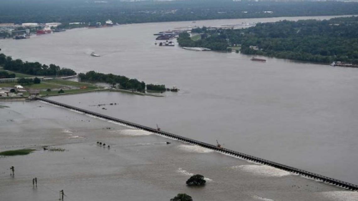 Fuertes lluvias inundan el sur de EU