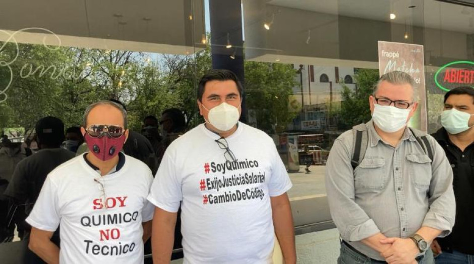 Demandan químicos mejores salarios