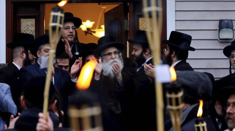 Imputan a sospechoso de apuñalar a cinco judíos en NY