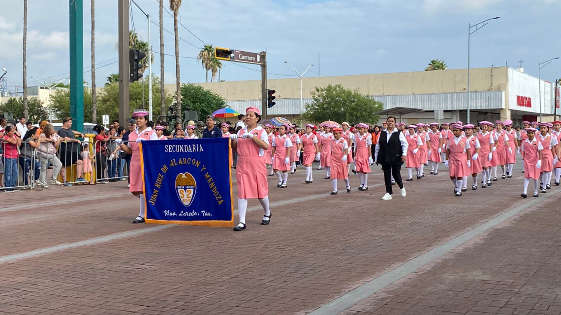 Desfilan por la Independencia