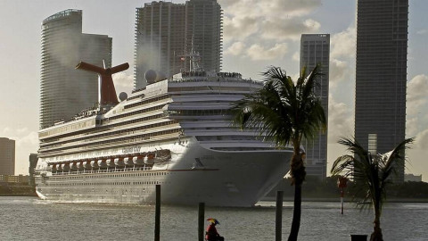 Muere niña al caer varios metros en un crucero