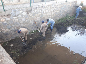 Ante pronóstico de lluvias COMAPA refuerza limpieza en drenes