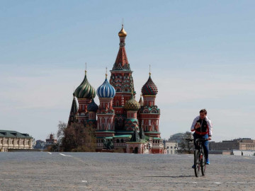 Más 10 mil casos diarios en Rusia por COVID-19