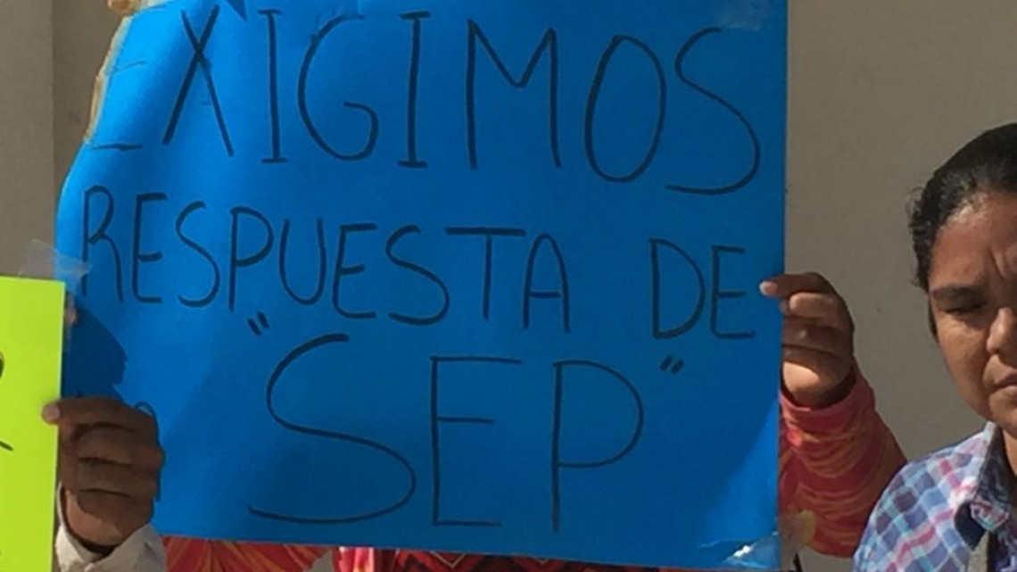 Inconformes padres de familia por falta de maestros