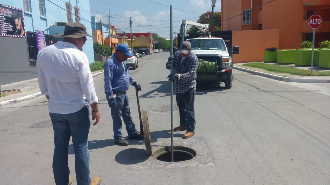 Desechos obstruyen servicio de alcantarillado