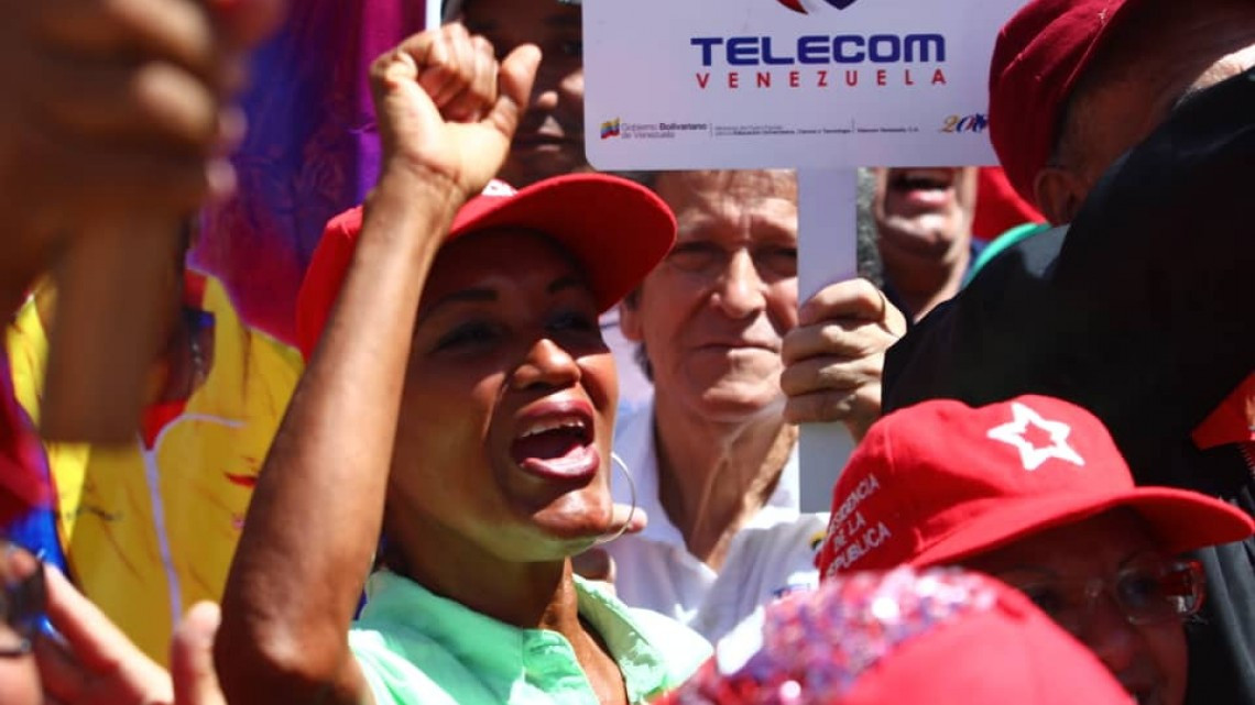 Juan Guaidó jura asumir como presidente encargado de Venezuela