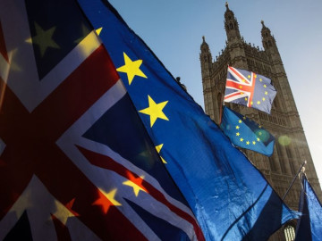 El Parlamento británico rechazó el acuerdo por el Brexit