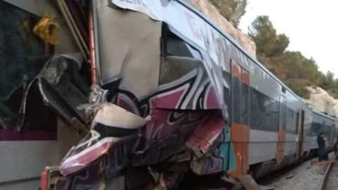 Choque de trenes en Barcelona deja al menos un muerto y varios heridos 