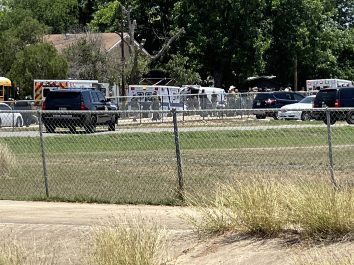 14 estudiantes y un maestro muertos tras tiroteo en Escuela primaria de Texas