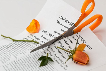 Le pide divorcio a su esposa porque es ‘fea’ sin maquillaje