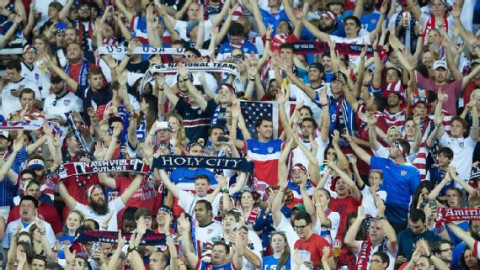 El grito de "ehhh p…" se hace presente en la final de la Copa Oro