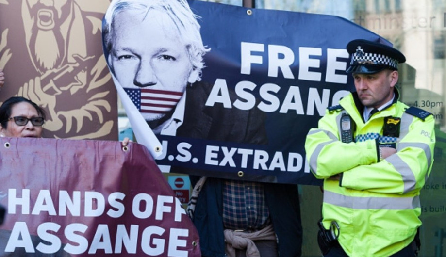 Assange dispuesto a cooperar, sólo si se reabre su caso