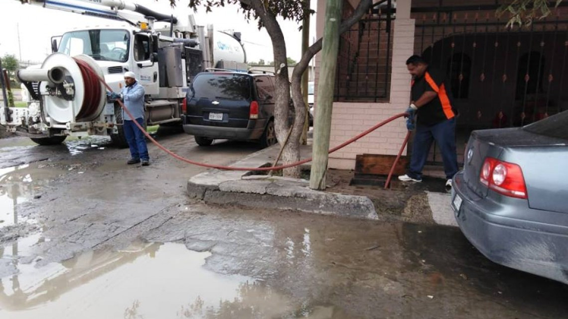 Comapa trabaja con equipo vactor