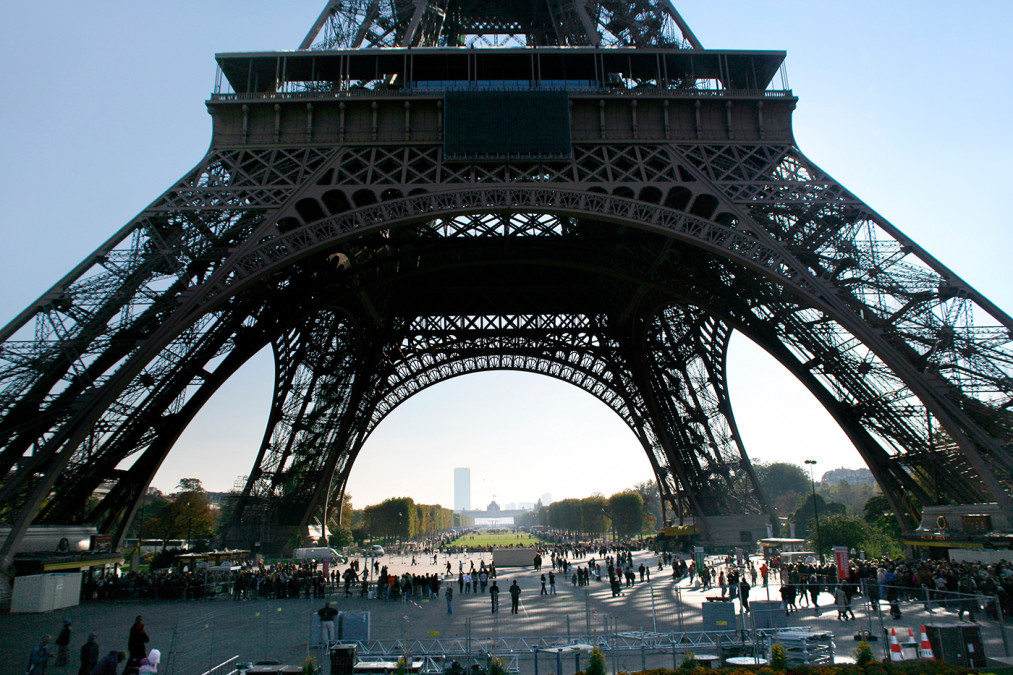 En París, un niño se suicida al saltar de un cuarto piso
