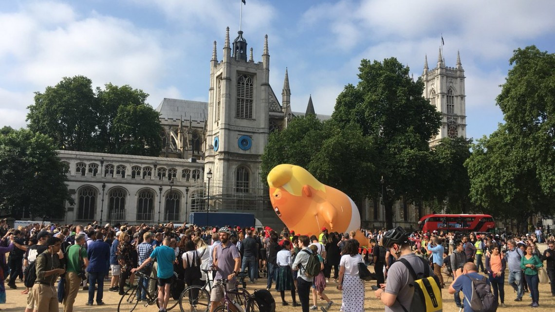Un globo gigante de Trump sobrevuela Londres