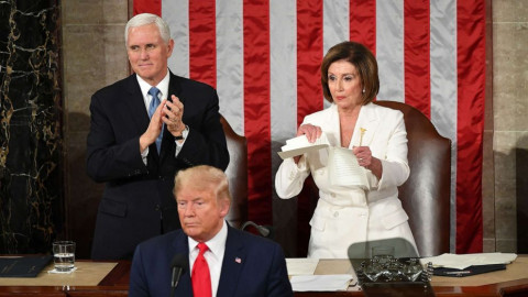 Pelosi rompe discurso de Trump ante el Congreso