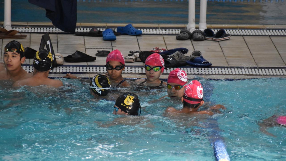 Participaron en Abierto Mexicano de Natación 2025 con apoyo de Carlos Peña Ortiz