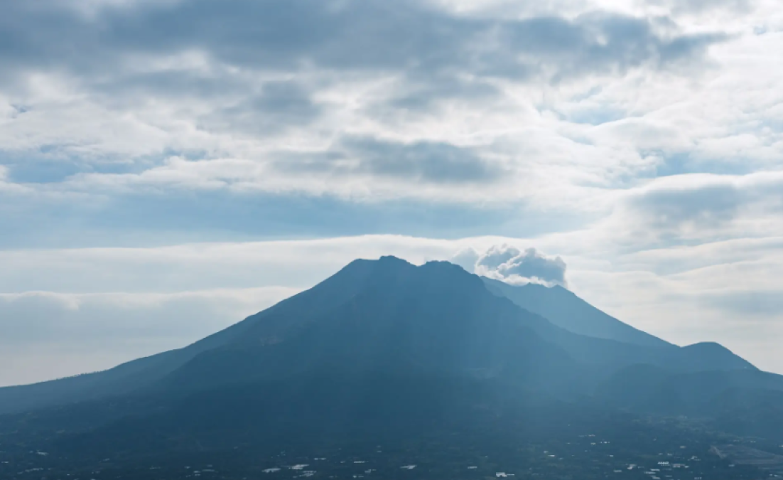  Volcán Sakurajima entra en erupción; Japón activa alerta máxima