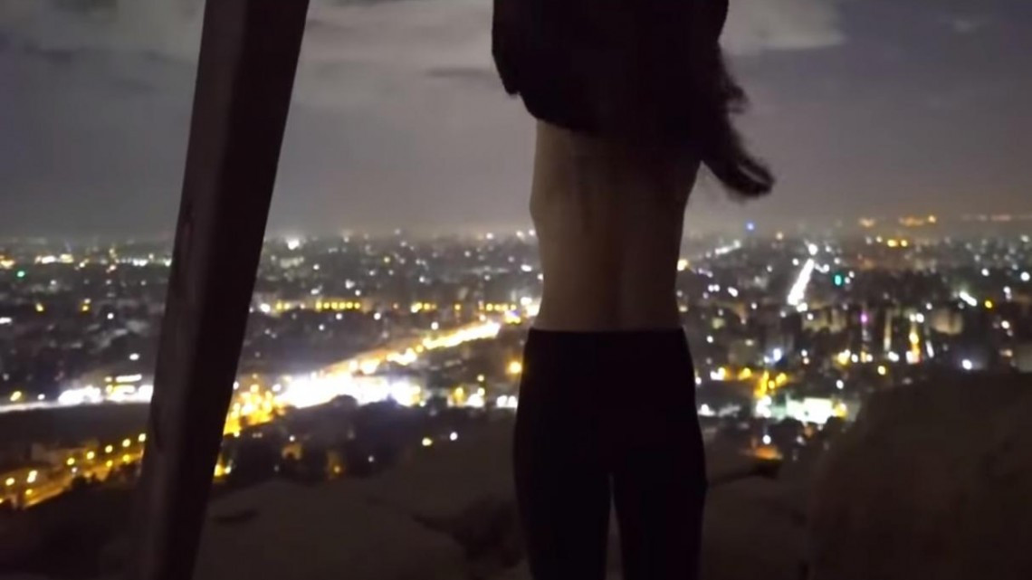 Piden sanción para pareja "teniendo sexo" en pirámides de Giza