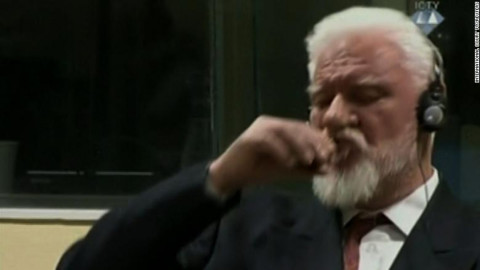 Criminal de guerra muere al tomar veneno en su juicio