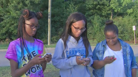 Estudiantes afroamericanos reciben mensajes de texto raciales