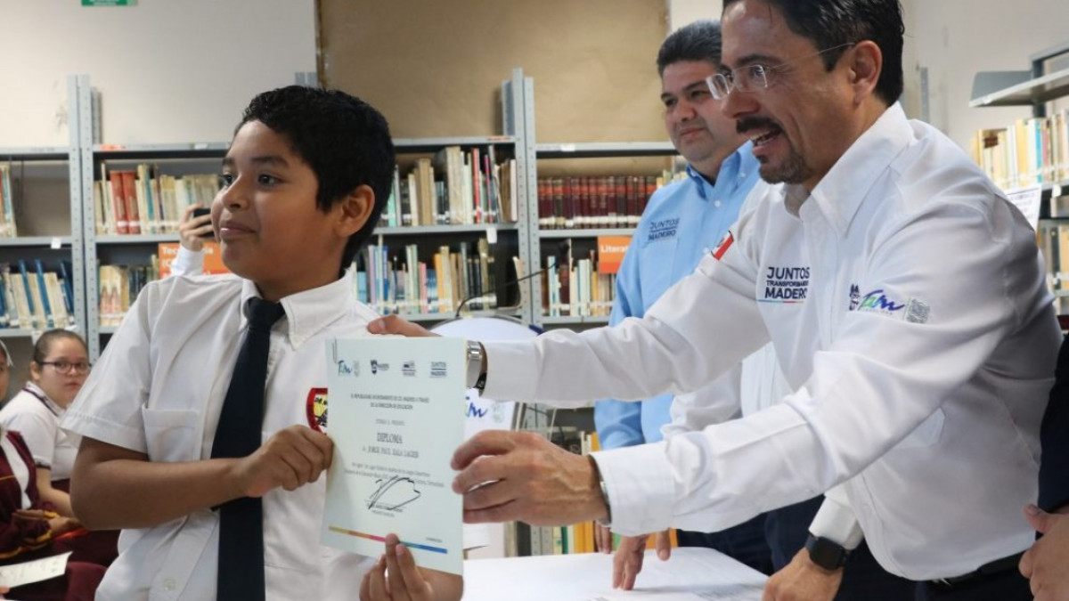 Ayuntamiento reconoce el esfuerzo y talento de estudiantes destacados