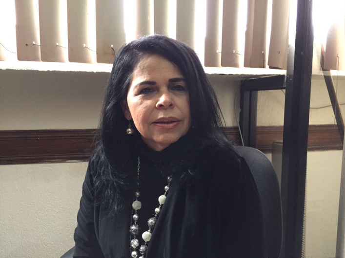 Funcionarios pagarán becas a domicilio