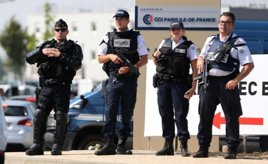 Policías en Francia marchan en contra de los nuevos límites impuestos para arrestos 