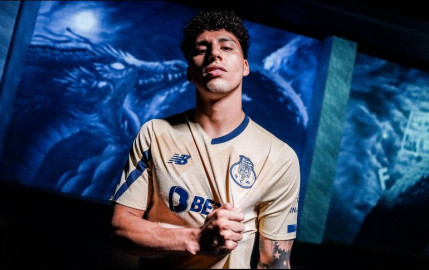 Jorge Sánchez es separado por el técnico del Porto