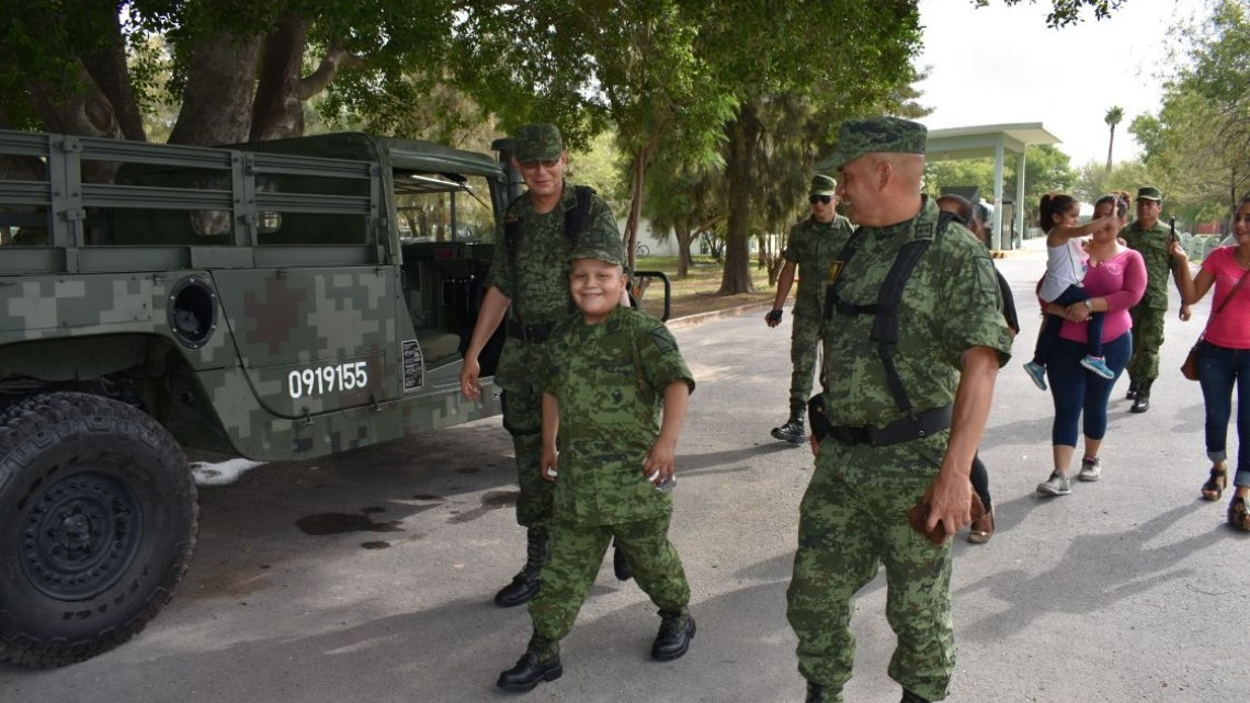 Juan Pablo Macarena es nombrado Soldado Honorario por un día