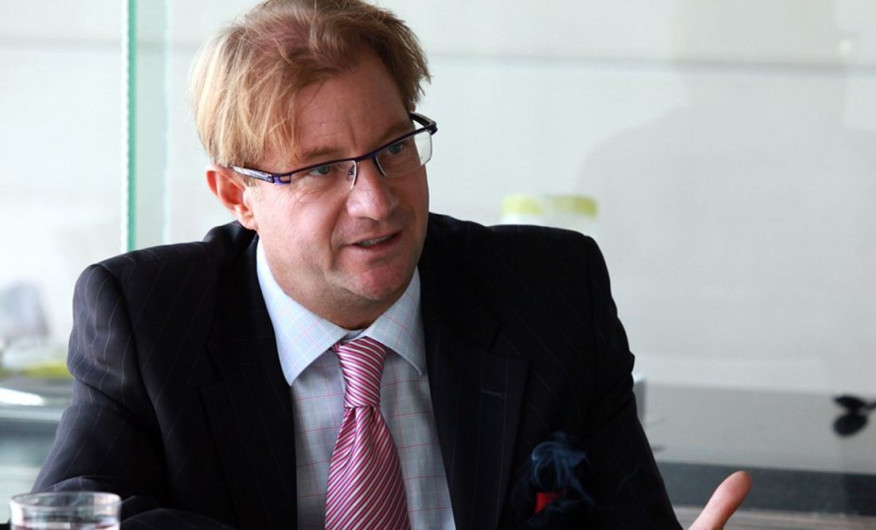 Andrés Roemer sale de la cárcel en Israel