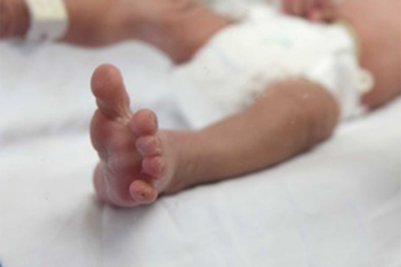 De manera misteriosa mueren 12 bebés en un hospital afgano