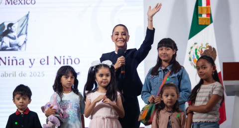 ´Son el presente de México´, dice Sheinbaum a las niñas y los niños del país