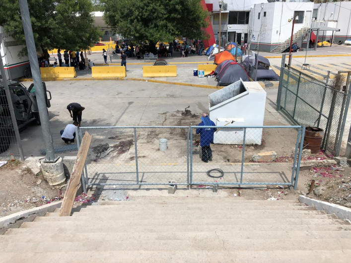 Instalan portones en los accesos al bordo del río Bravo 