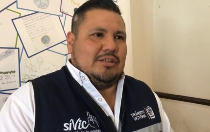 Retiran vehículos de entradas de emergencia