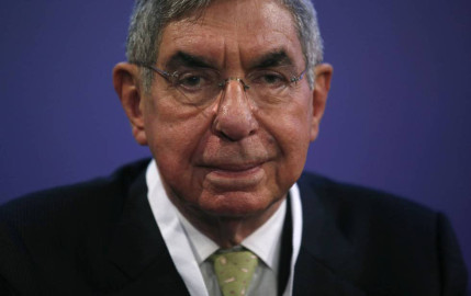 Demandan a expresidente de Costa Rica y Nobel de la Paz, Óscar Arias, por abuso sexual