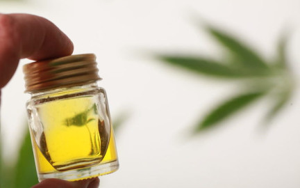 Legalizan cannabis terapéutico en Reino Unido