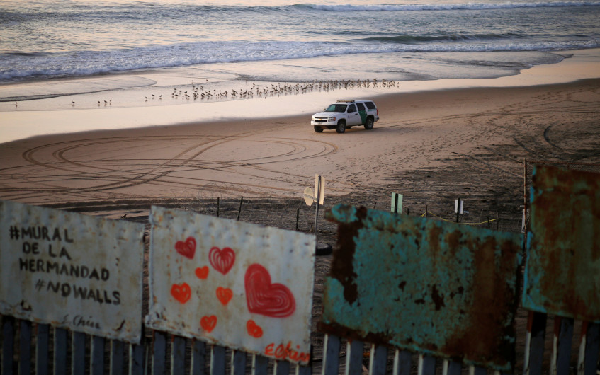 Muro puede ser de acero en vez de concreto: Trump