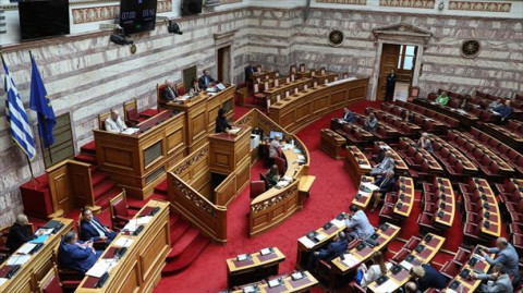 Grecia aprueba una reforma laboral salvaje con jornadas de hasta 13 horas