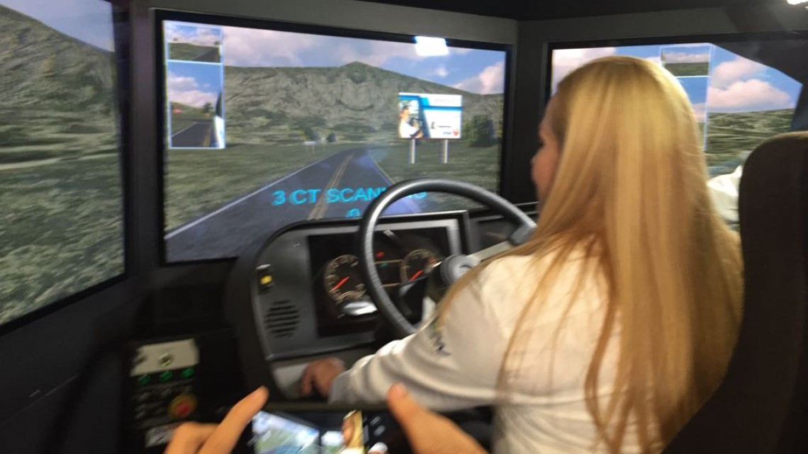 Empresa de transporte público inaugura, sala de simulación virtual, para capacitación de choferes.