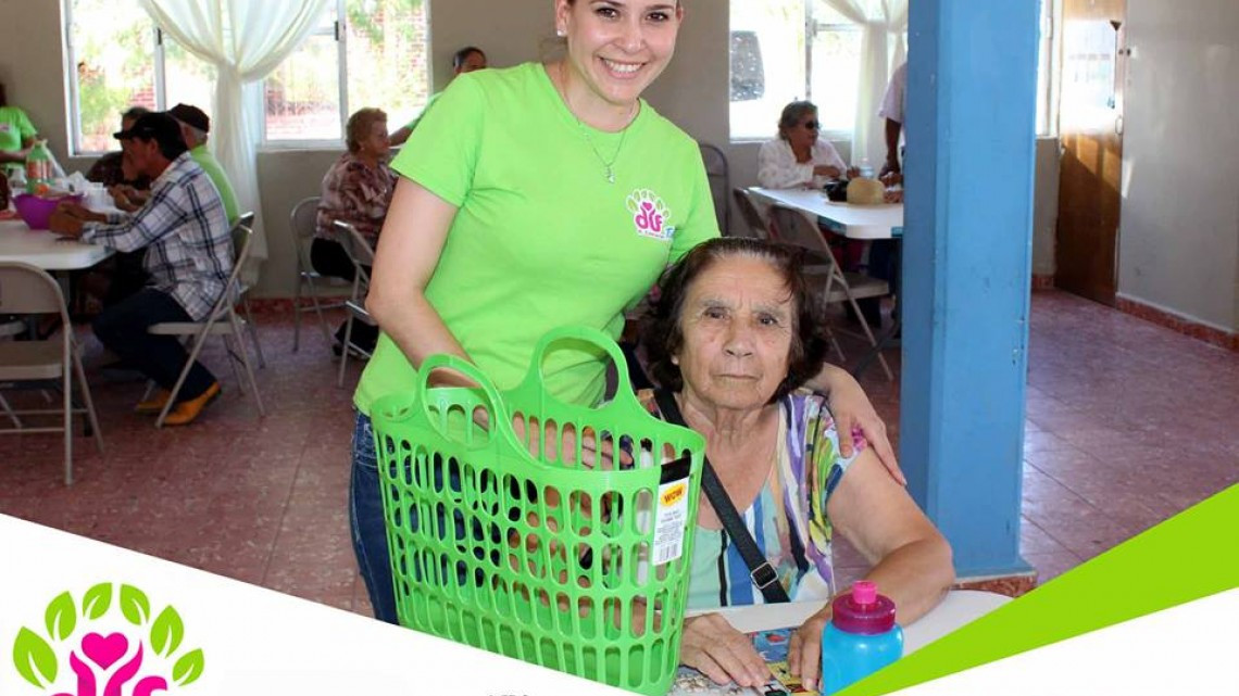 Realizan festejo a abuelitos del mes