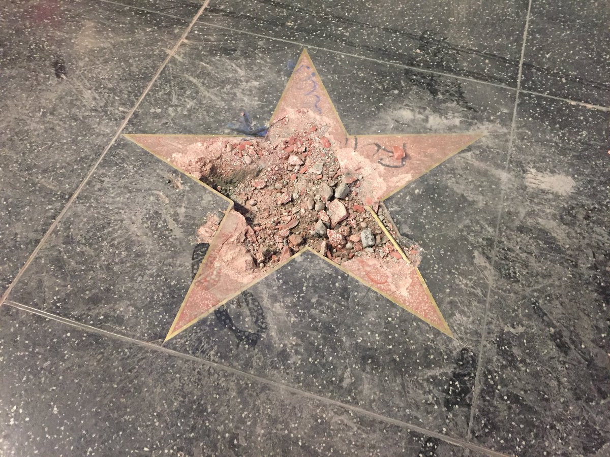 Así quedó la estrella de Donald Trump en Hollywood