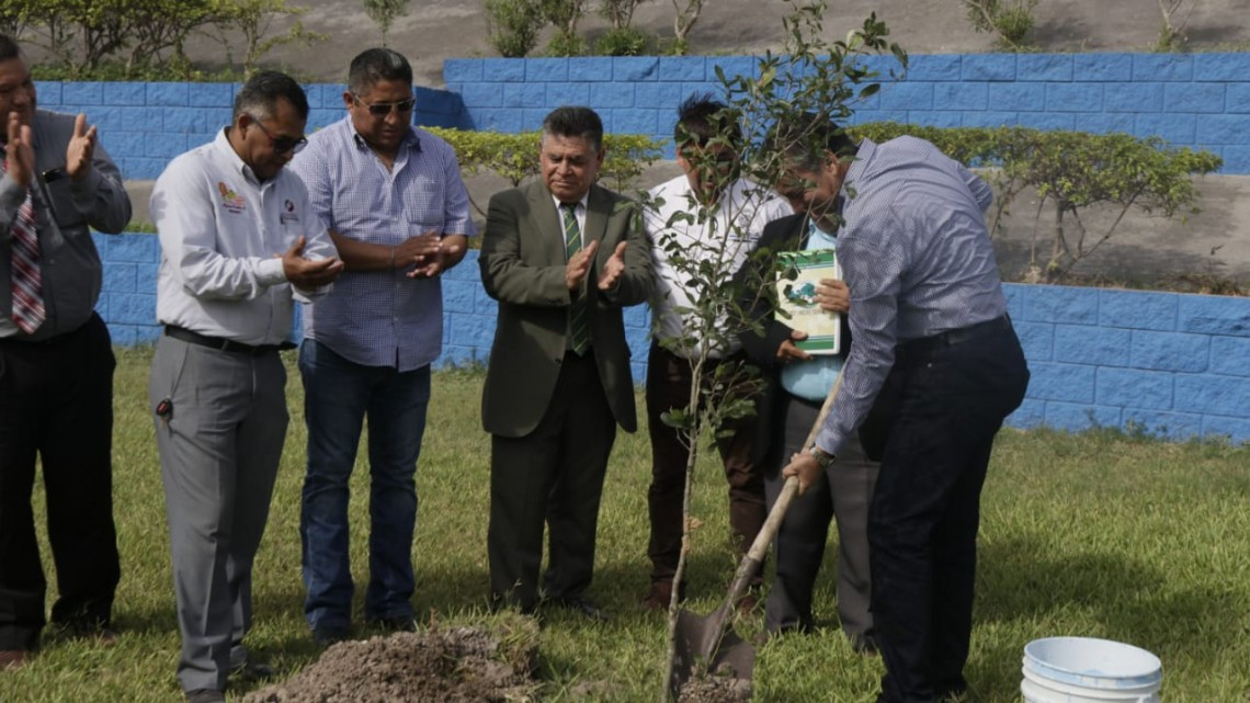 Firma Alcalde por la Proclamación de la Madre Tierra